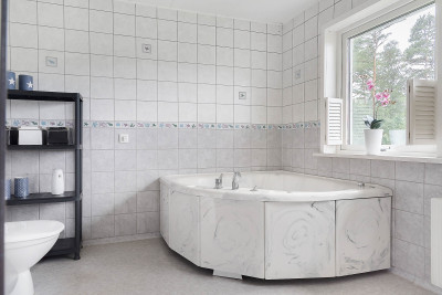 Badrum Ov Lingonstigen 18