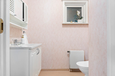 Gästtoalett Lingonstigen 18