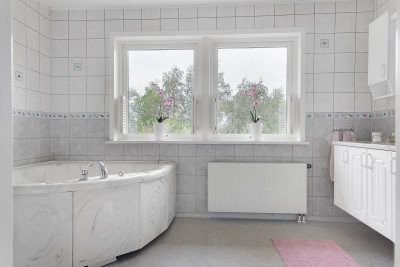 Badrum Ov Lingonstigen 18