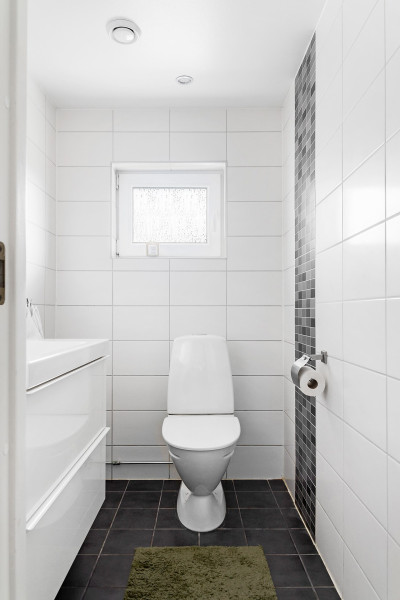 WC, entréplan Flädervägen 2