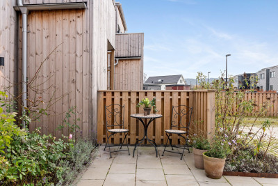 Uteplats framsida Iduns väg 6B