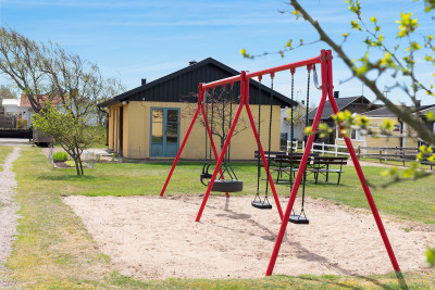 Gemensam byggnad och grönområde Norra Strandvägen 1 C, stuga nr.6