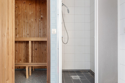 Bastu och dusch Delfingränd 6