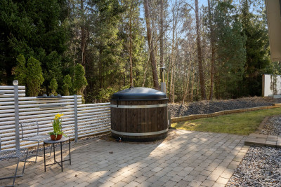 Terrass (Badtunna ingår ej) Terrass (Badtunna ingår ej) Lindvägen 18B