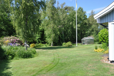 Trädgårdssida Kärrvägen 9