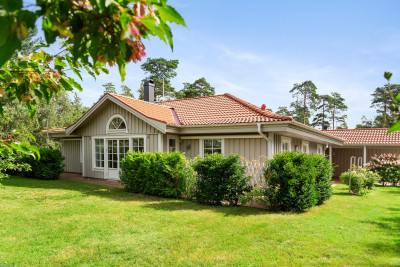 Trädgårdssida Skogsslingan 1