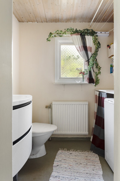 WC med tvättmaskin Strandvägen 3
