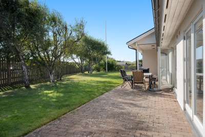 Stenbelagd terrass Norra Strandvägen 19