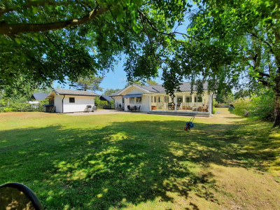 Säljarens egen sommarbild Rapphönsvägen 4