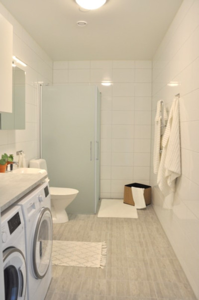 Badrum i sobra färger UTHYRES Stationshuset Båstad