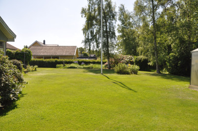 Trädgårdssida Kärrvägen 9